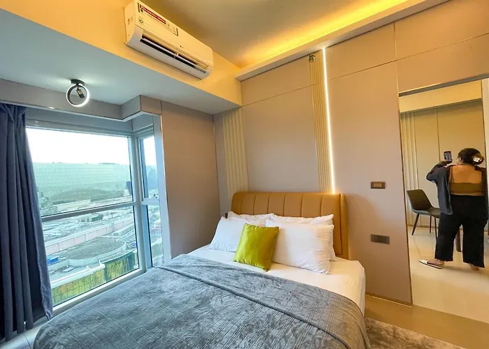 Luxury 1br Across Okada, Solaire *